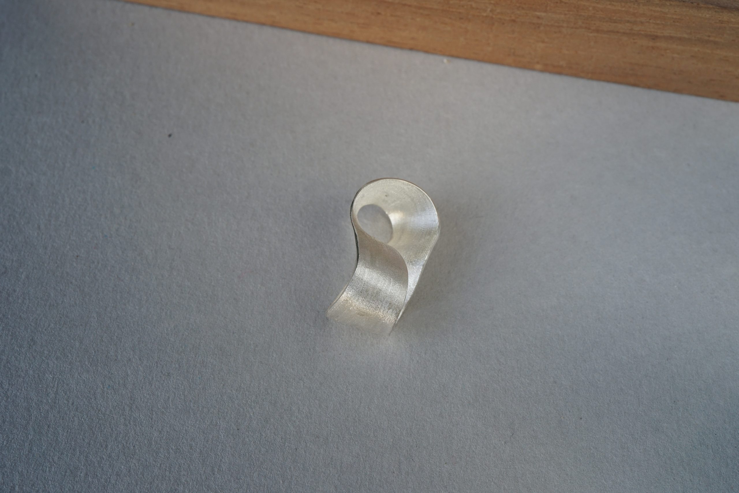 Colgante Möbius pequeño de plata - Imagen 6