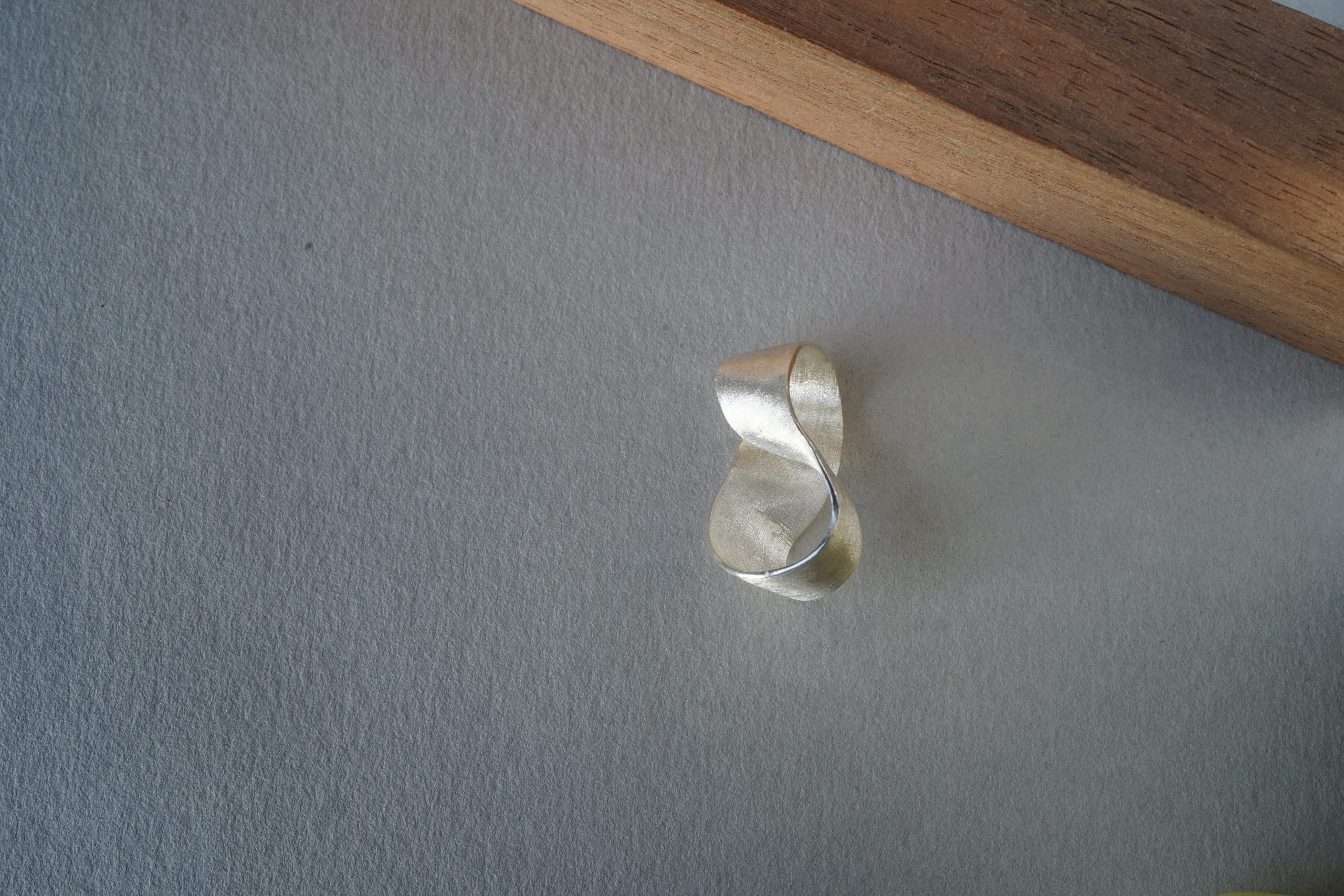 Colgante Möbius pequeño de plata - Imagen 7