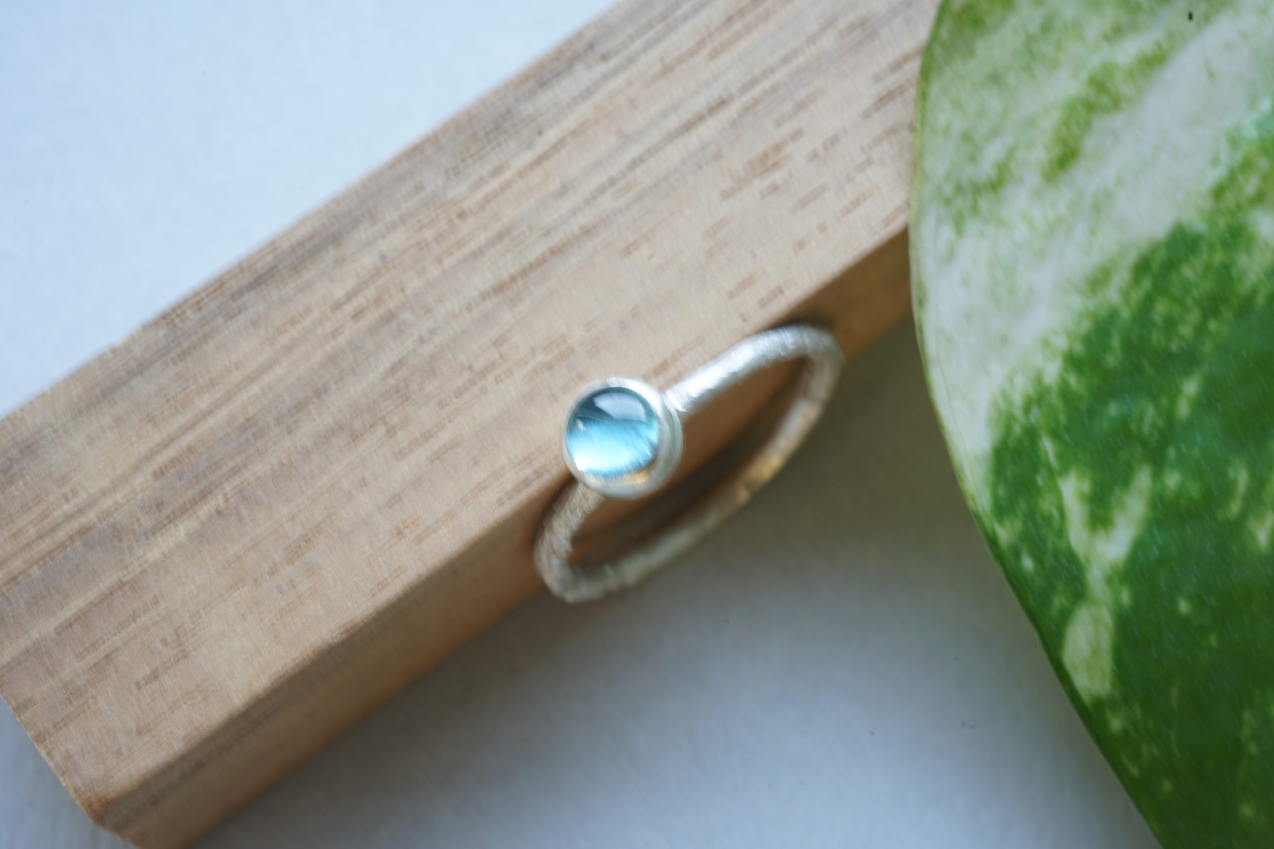 Anillo con cenizas y cabujón pequeño - Imagen 12
