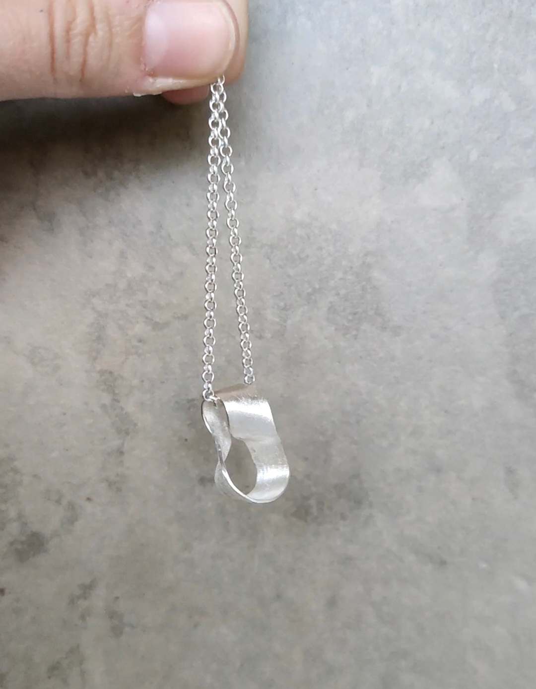 Colgante Möbius pequeño de plata - Imagen 8