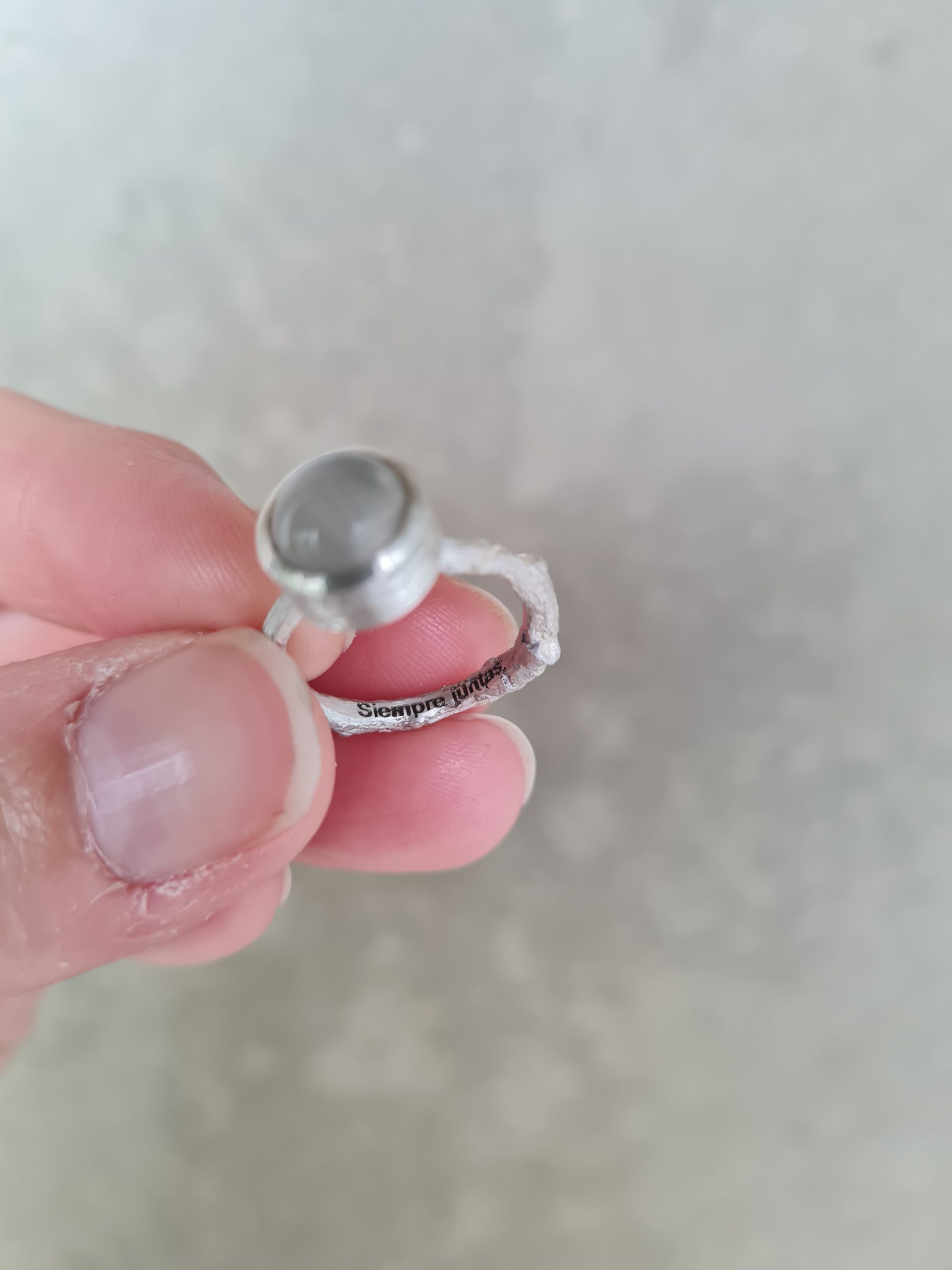 Anillo con cenizas y cabujón grande - Imagen 2