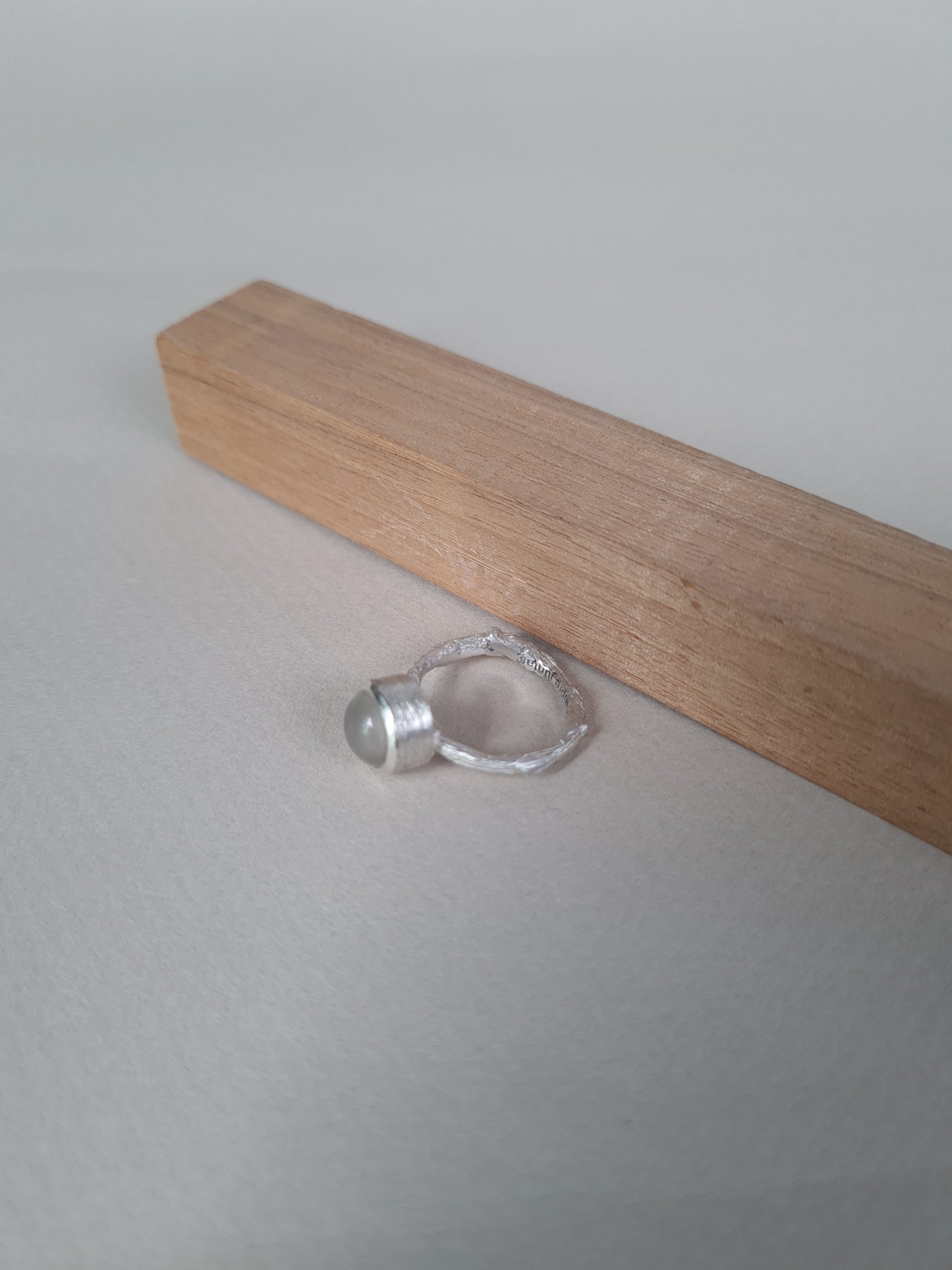 Anillo con cenizas y cabujón grande - Imagen 6