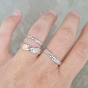 Anillo Möbius plata 4 mm hecho a mano – TessJewels