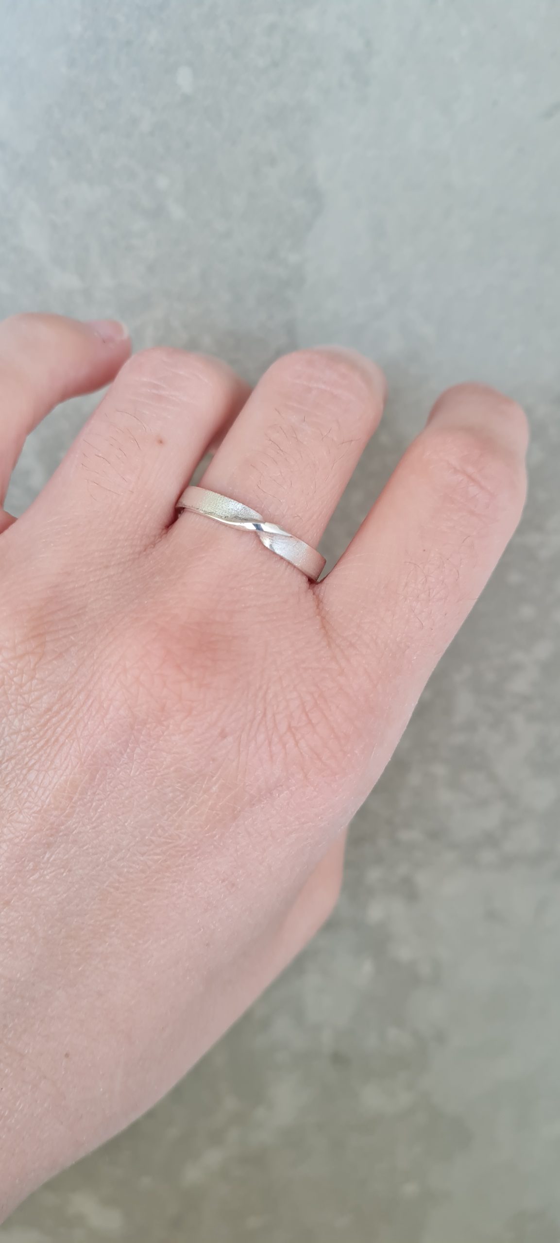 Anillo Möbius de plata 4 mm - Imagen 6