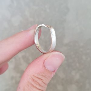 Anillo de banda de Moebius en plata. Anillo 3mm