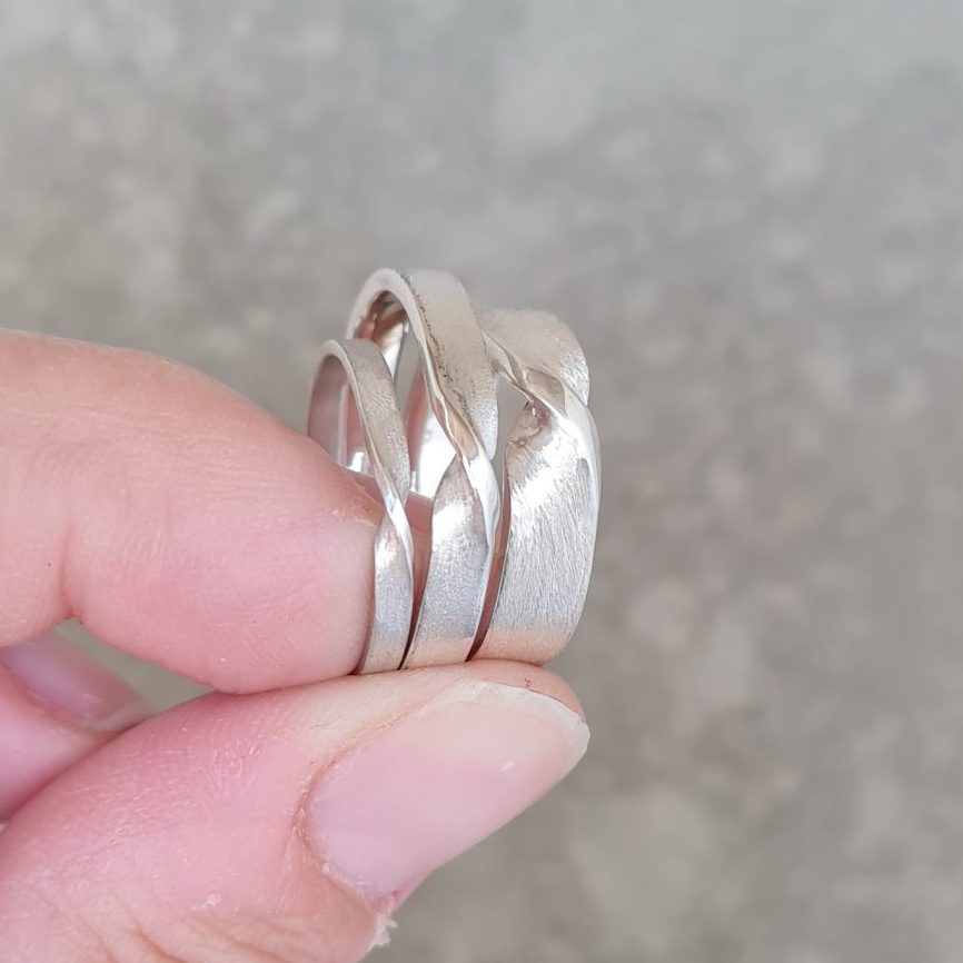 Anillo Möbius plata ancho 5 mm hecho a mano – TessJewels