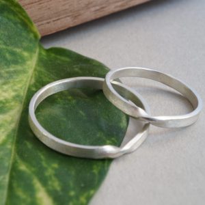 Anillos de banda Moebius en plata
