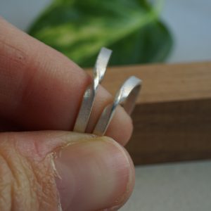 Anillo Mobius 2 mm en plata hecho a mano – TessJewels
