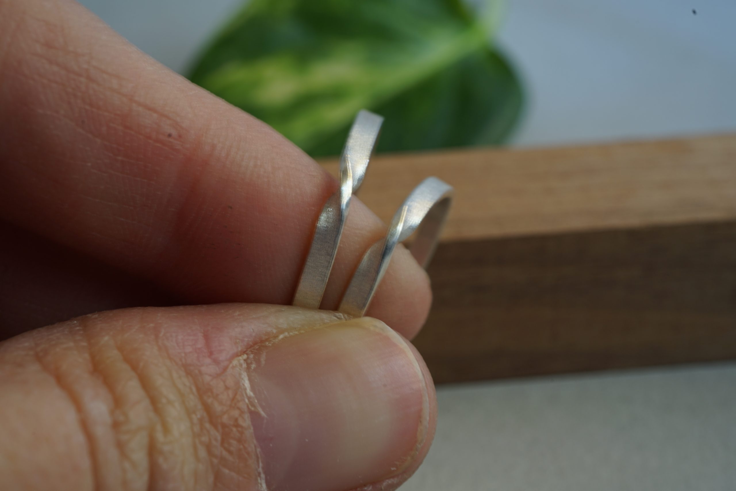 Anillo Möbius de plata 2 mm 1 Anillo Mobius 2 mm en plata hecho a mano – TessJewels