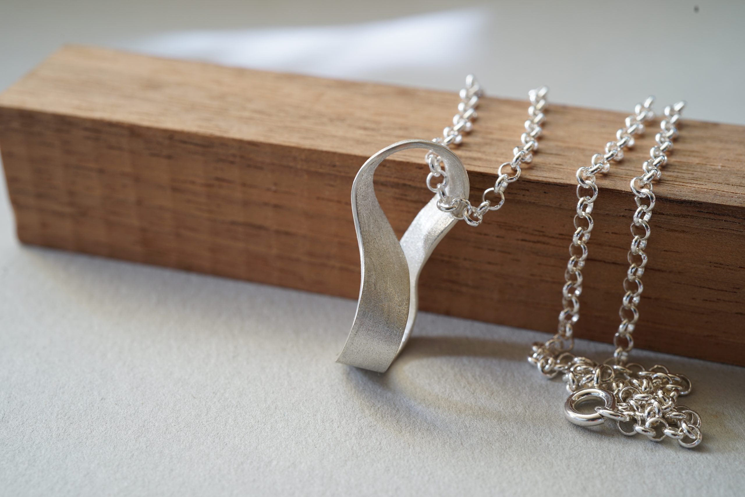 Colgante Möbius de plata fino - Imagen 3