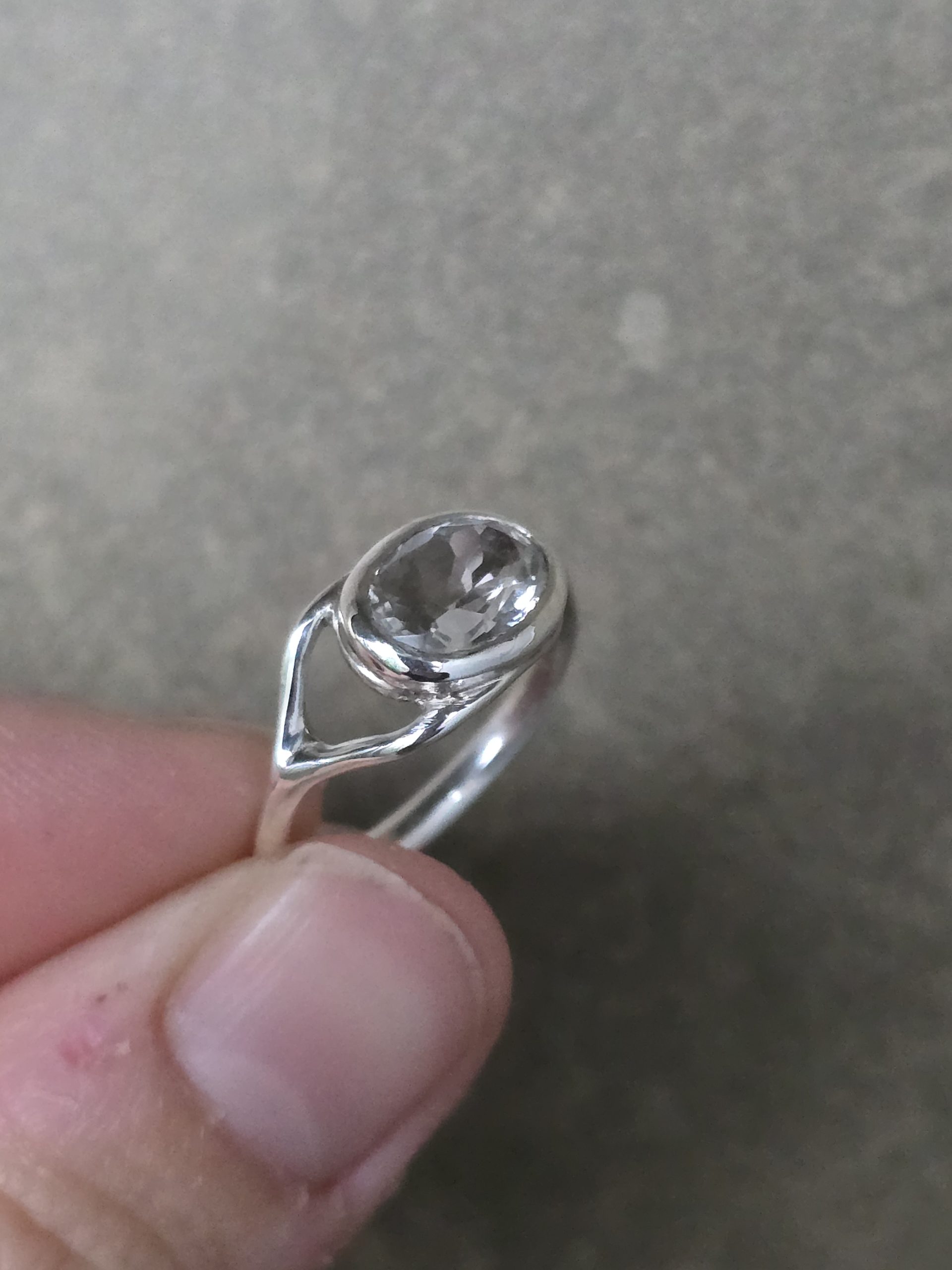 Anillo de plata con piedra a elegir 1 anillo artesanal de plata hecho a mano anillo personalizado con piedra central joyería artesanal exclusiva en plata anillo plata piedra personalizada anillo hecho a mano plata de ley anillo limado a mano artesanal