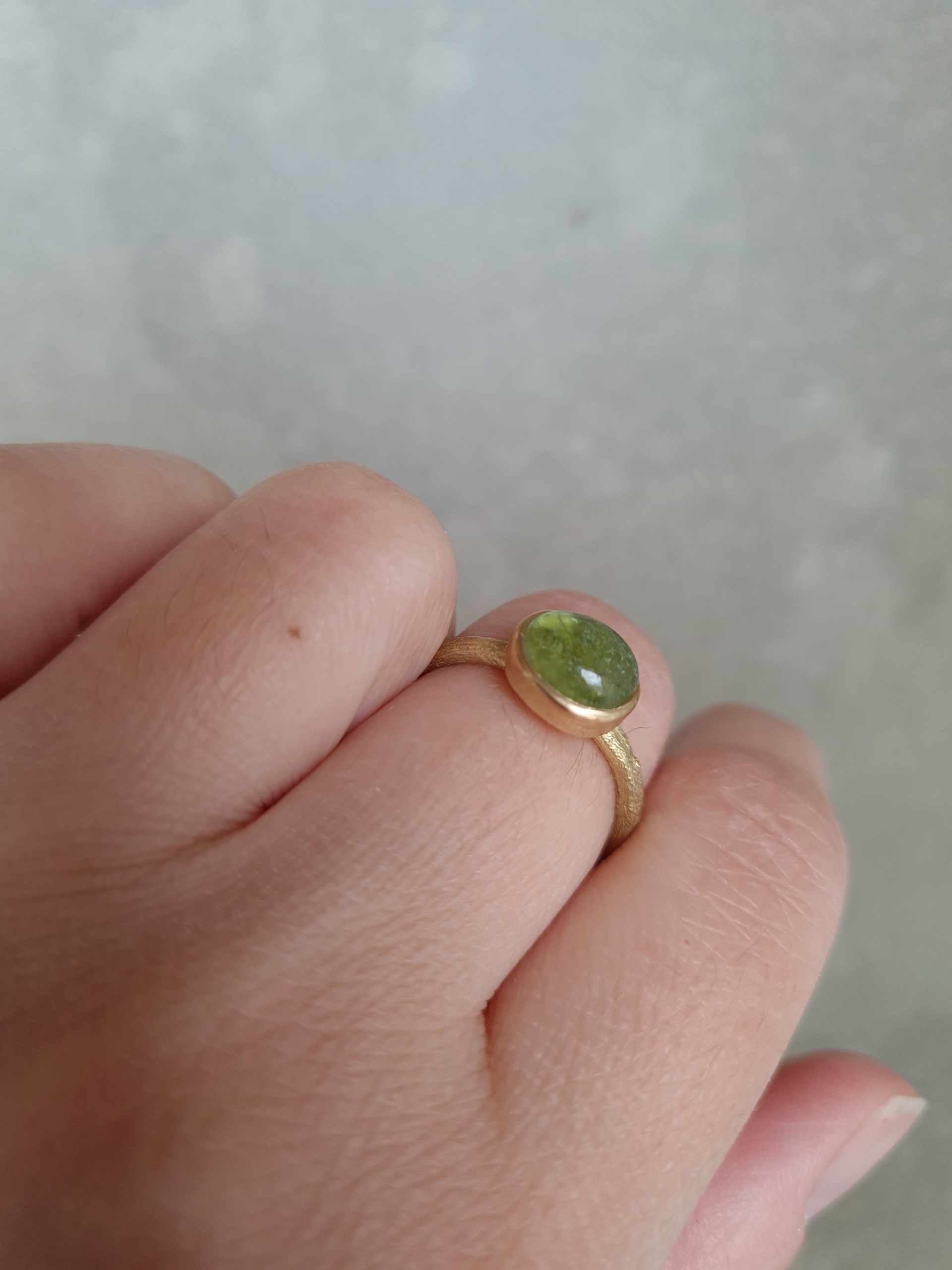 Anillo de oro 18k con cenizas y cabujón - Imagen 5