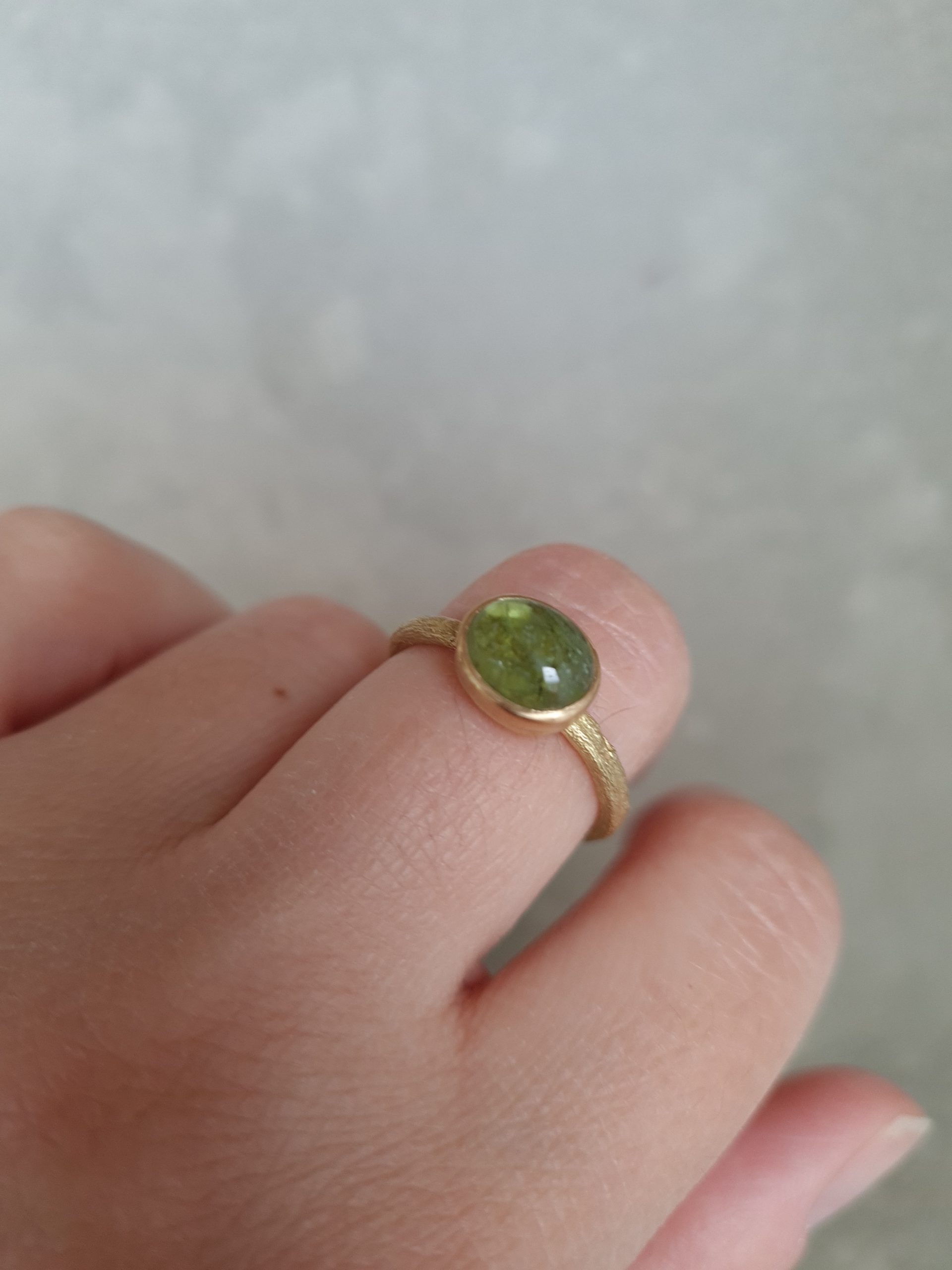 Anillo de oro 18k con cenizas y cabujón - Imagen 15