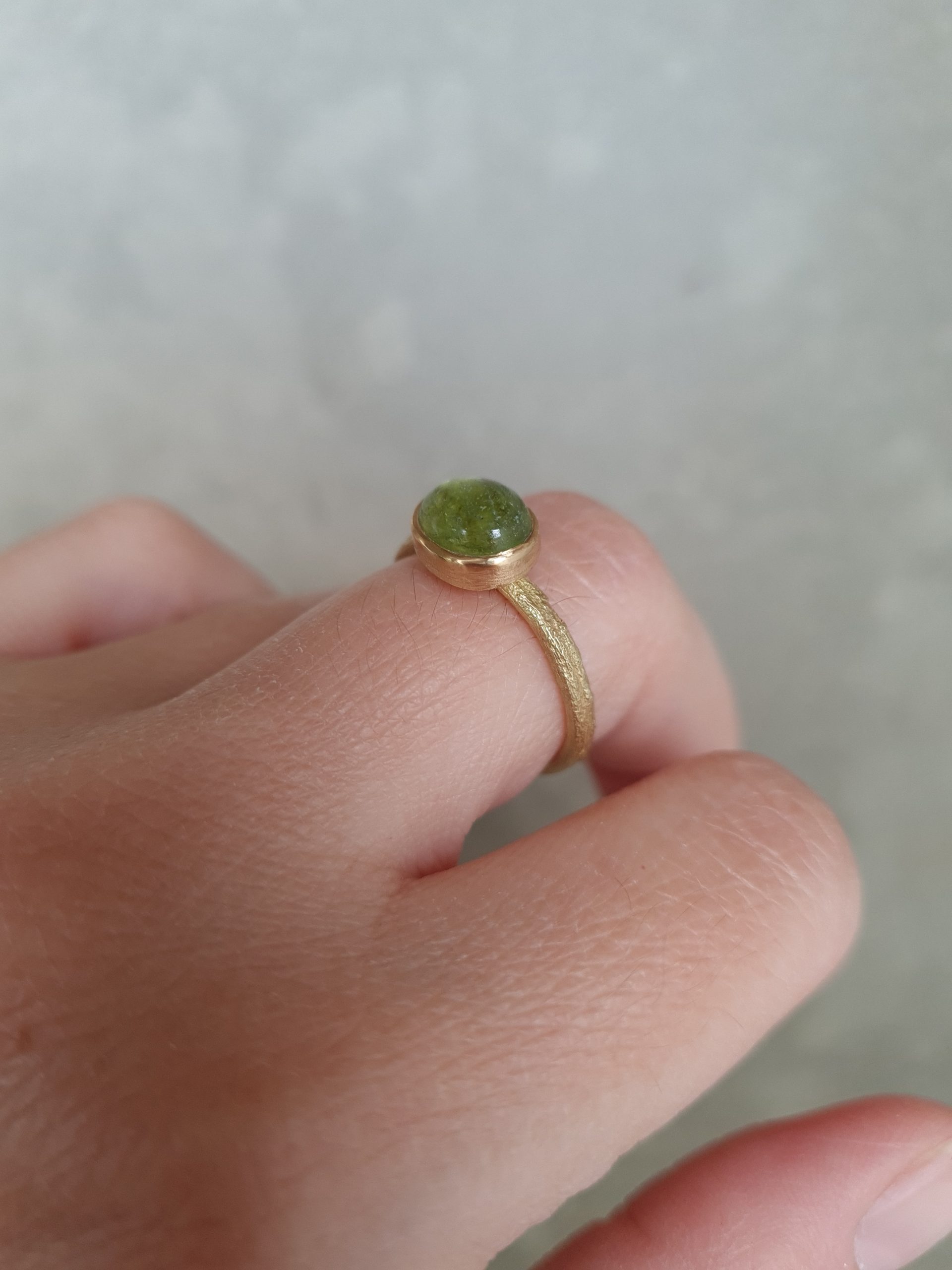 Anillo de oro 18k con cenizas y cabujón - Imagen 7
