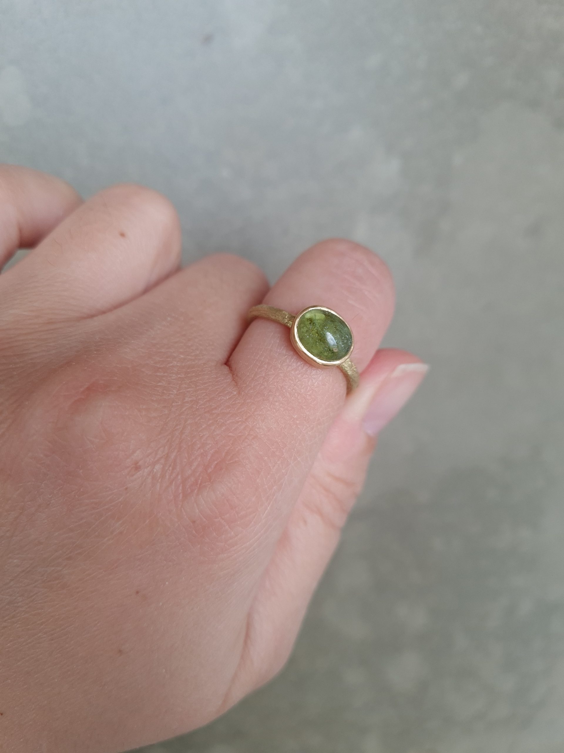 Anillo de oro 18k con cenizas y cabujón - Imagen 9