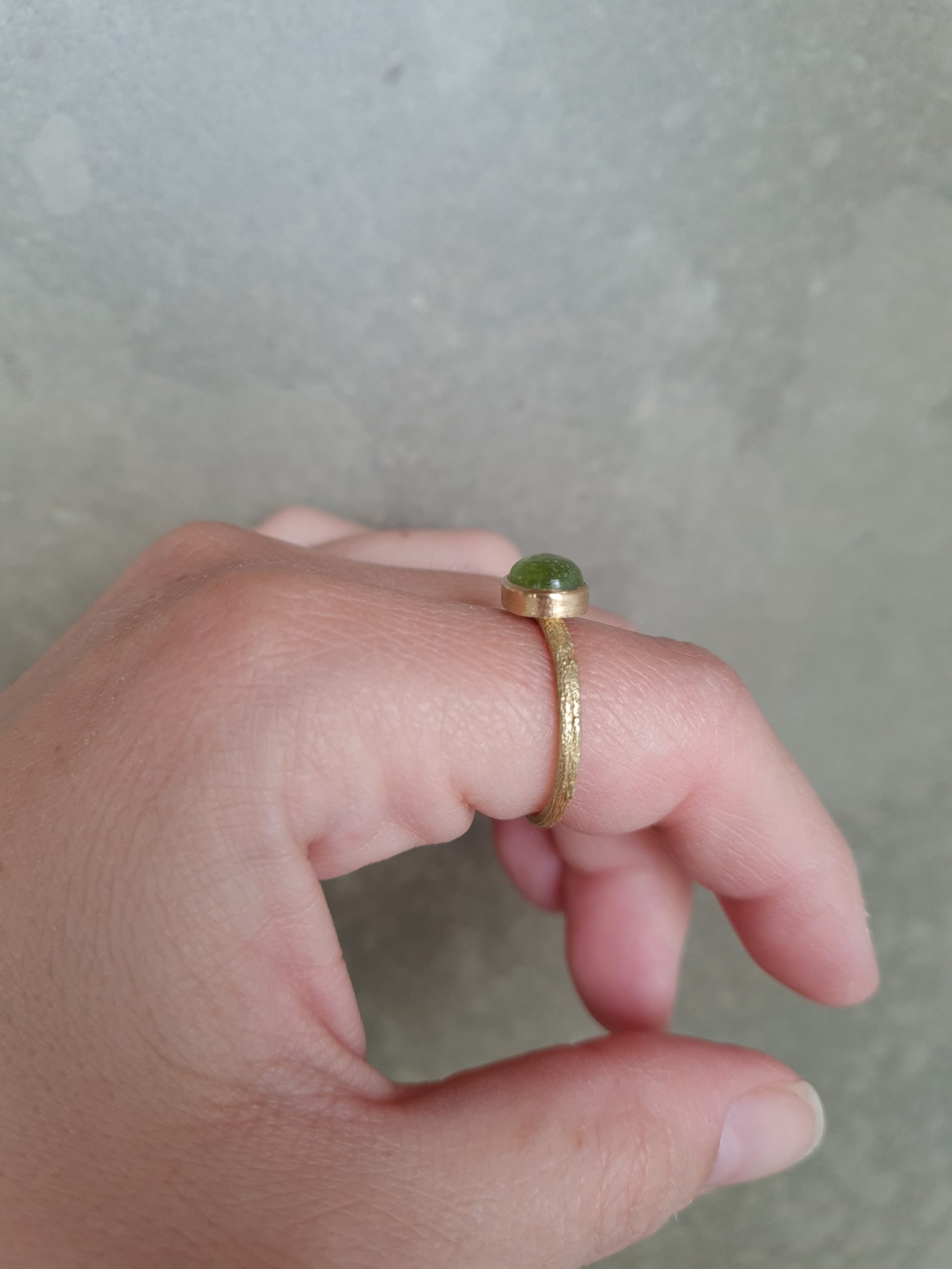Anillo de oro 18k con cenizas y cabujón - Imagen 10