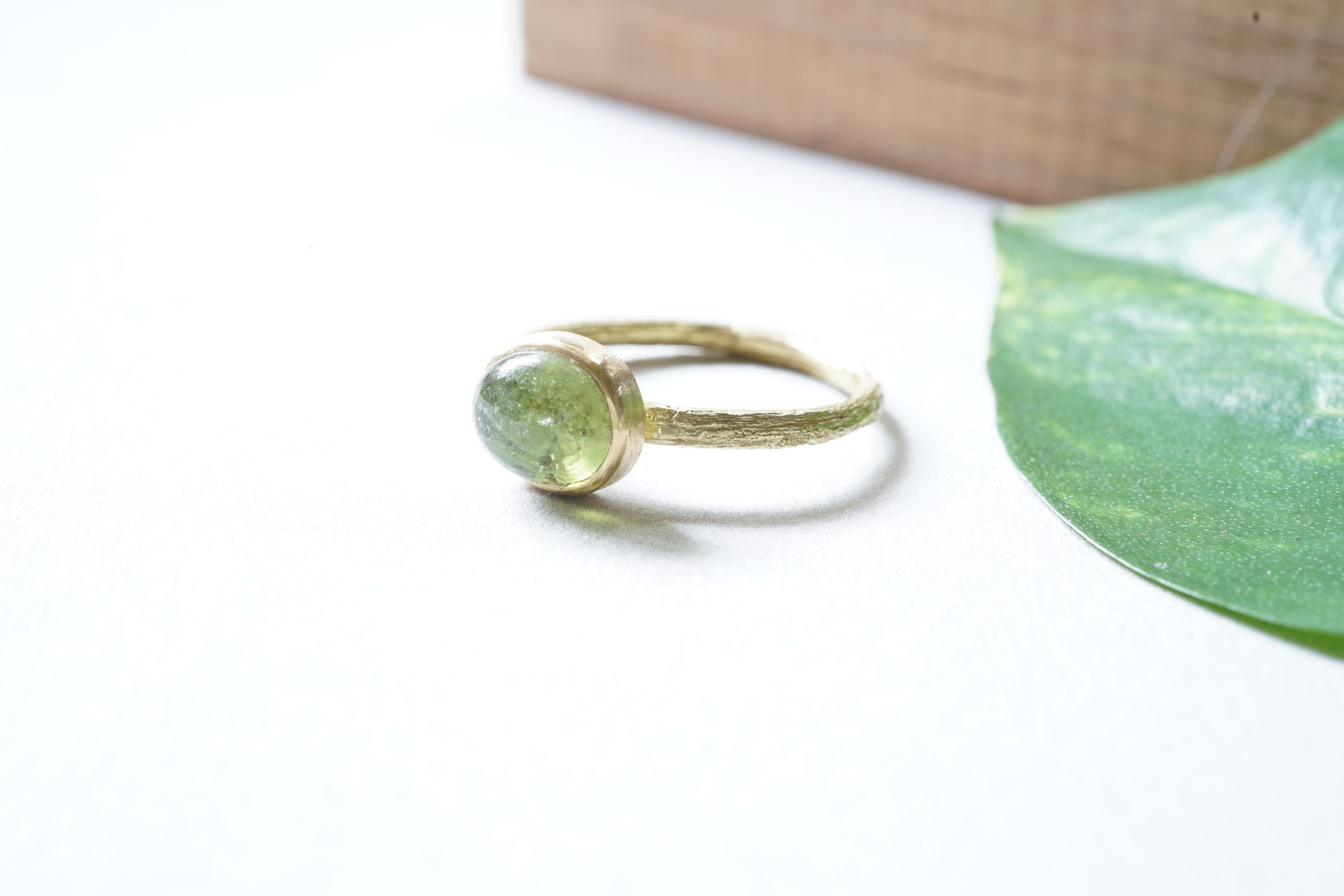 Anillo de oro 18k con cenizas y cabujón - Imagen 6