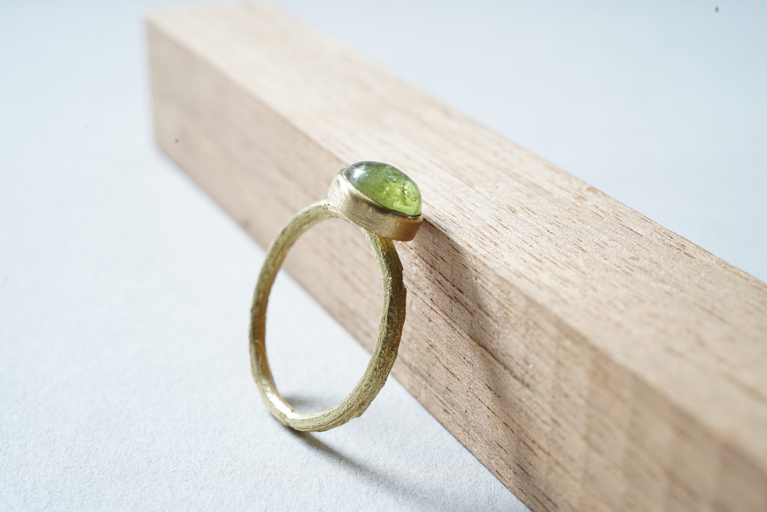Anillo de oro 18k con cenizas y cabujón - Imagen 13