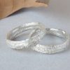 Alianzas de boda originales: Diseños únicos para tu compromiso eterno 3 alianzas de boda originales