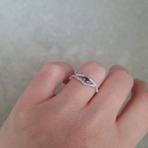 anillo ramita con zafiro azul