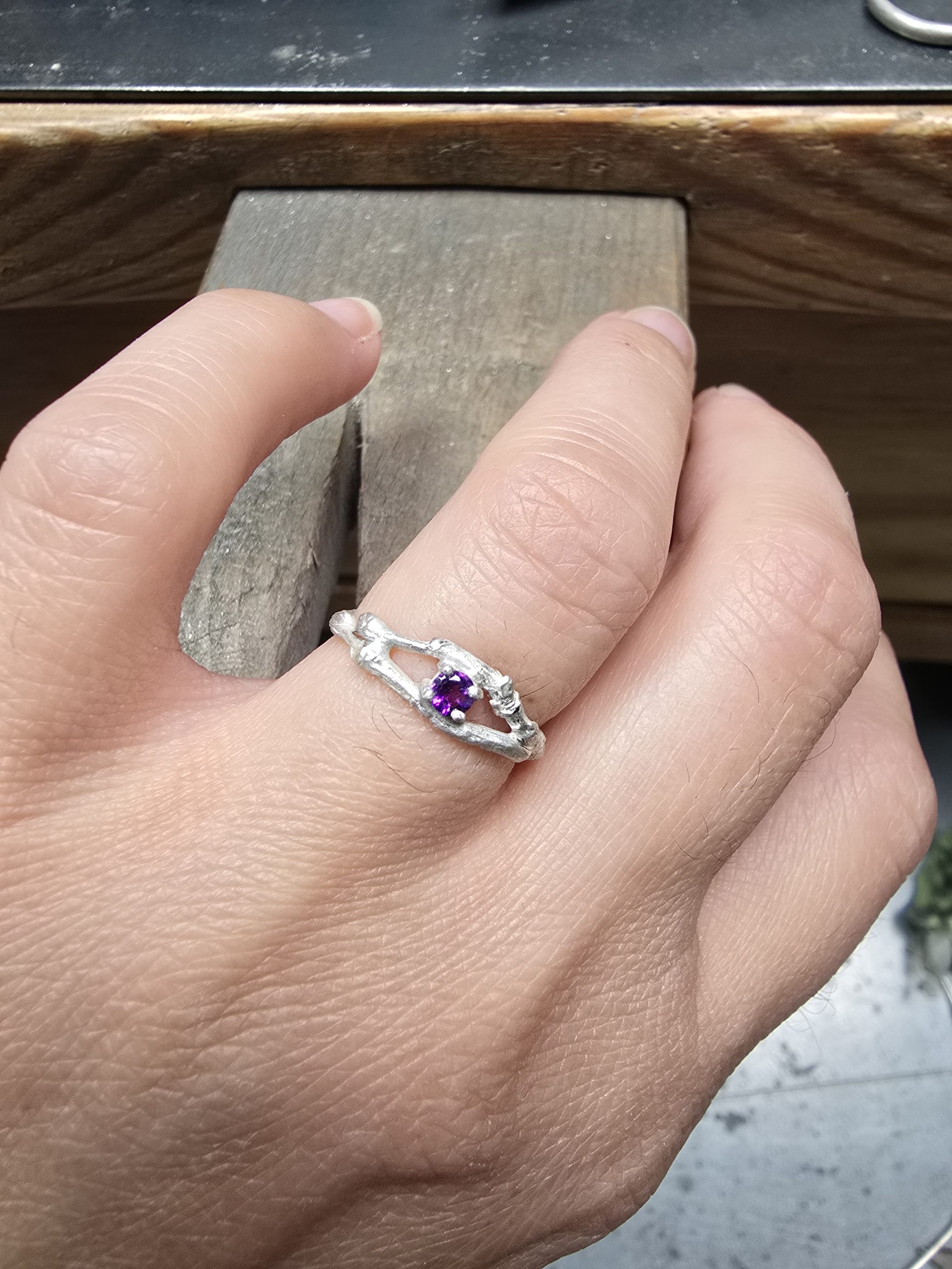 Anillo de Pedida Botánico en Oro Blanco con Diamante Rosa