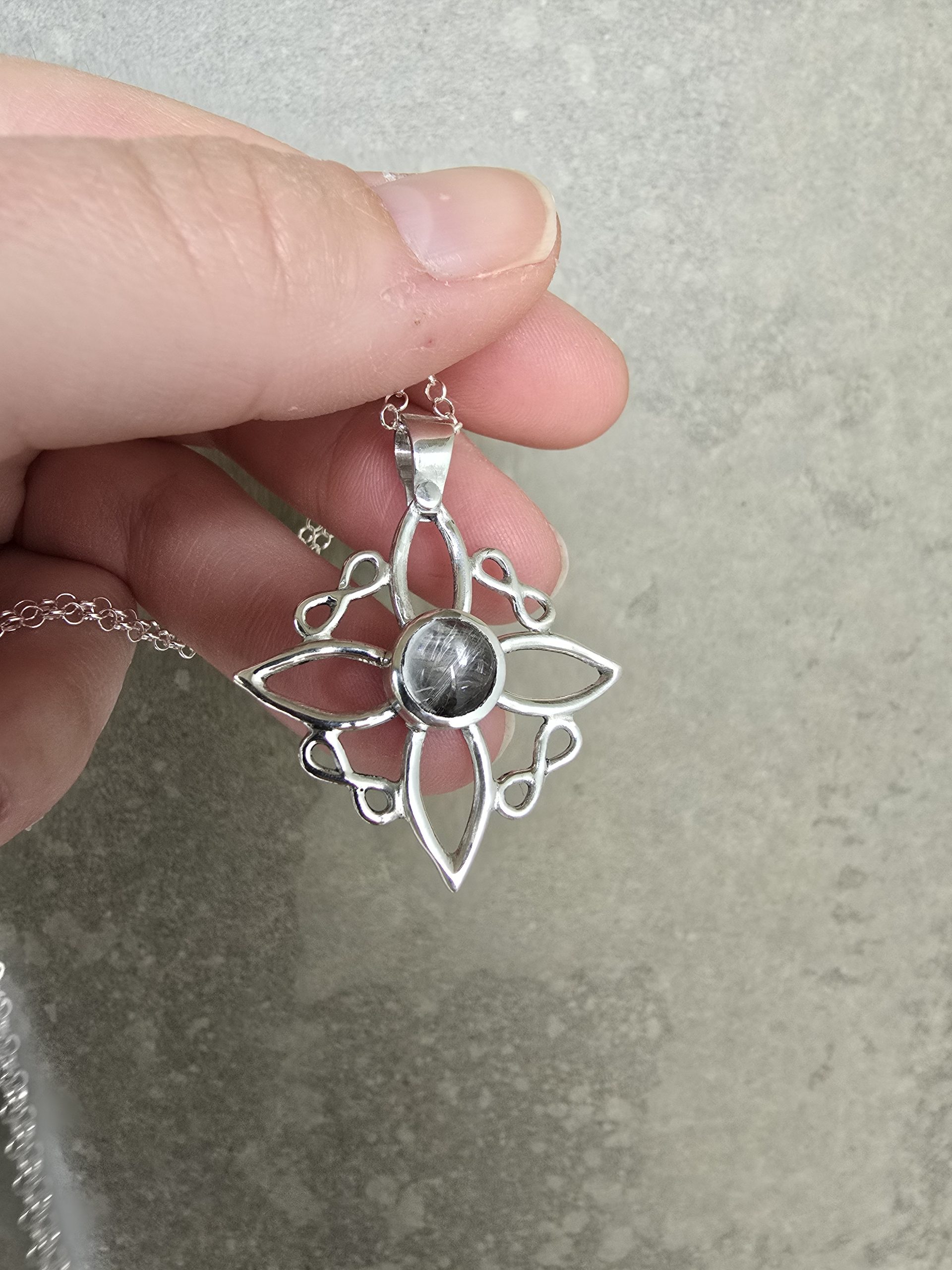 Colgante Nudo de Bruja con cenizas 1 colgante nudo de bruja personalizado.