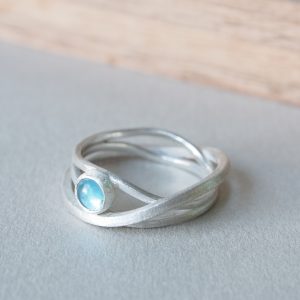 Anillo Etapas en plata con cabujón y cenizas