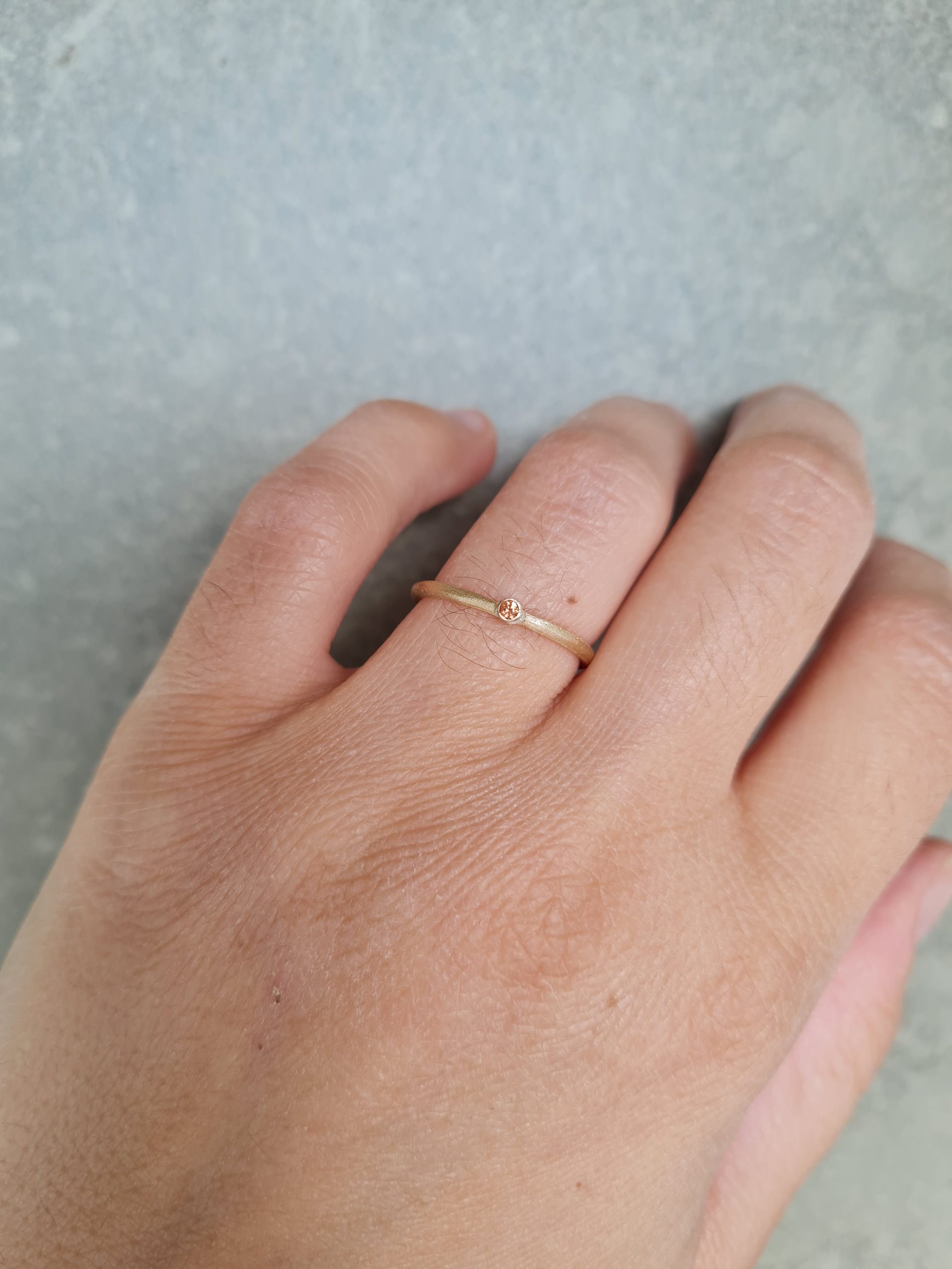 Anillo de pedida en oro blanco reciclado - Imagen 4