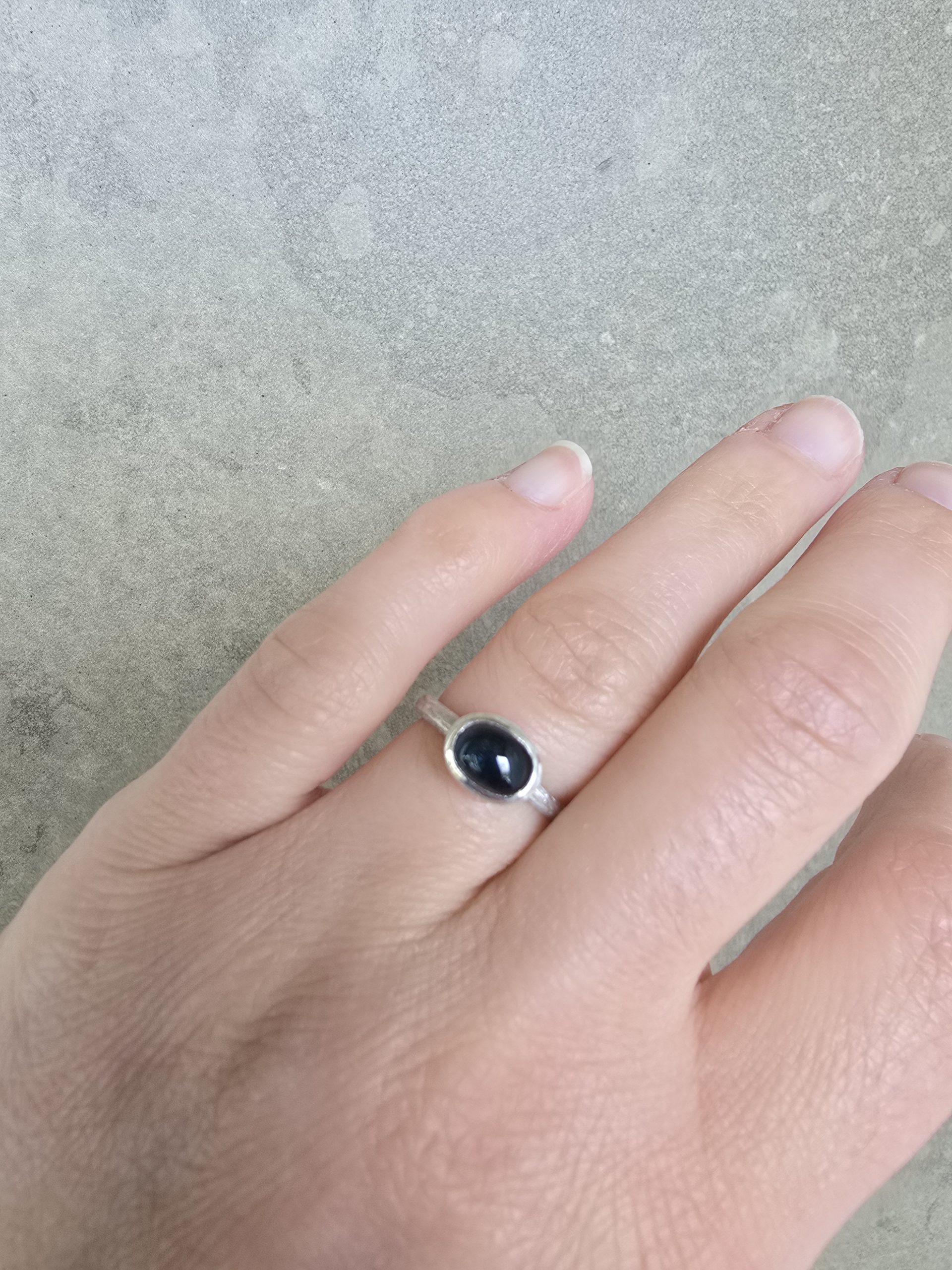 Anillo con cenizas y cabujón mediano 1 Anillo con cenizas y cabujón mediano