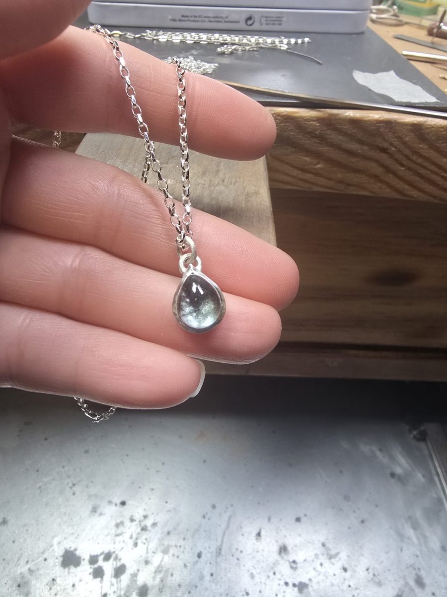 Colgante Alma Gota con cenizas 17 colgante de cenizas con cabujón- Colgante Alma – TessJewels