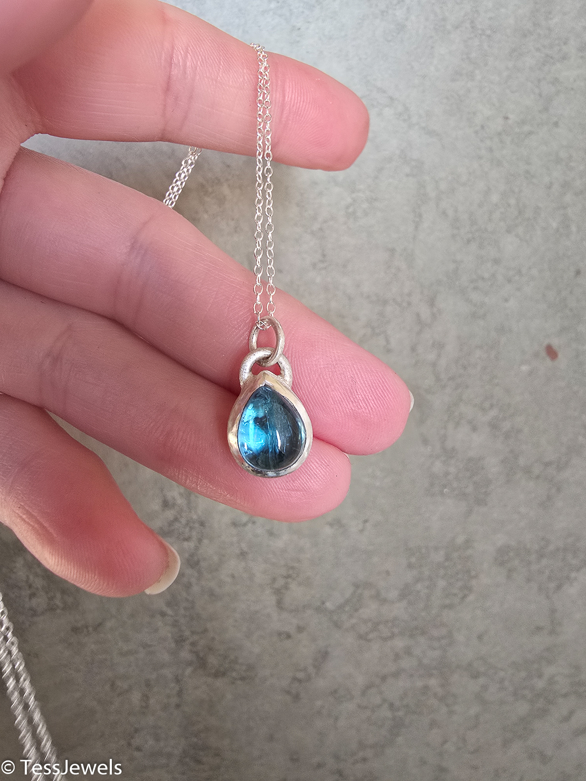 Colgante Alma Gota con cenizas 5 colgante para cenizas con topacio | tessjewels