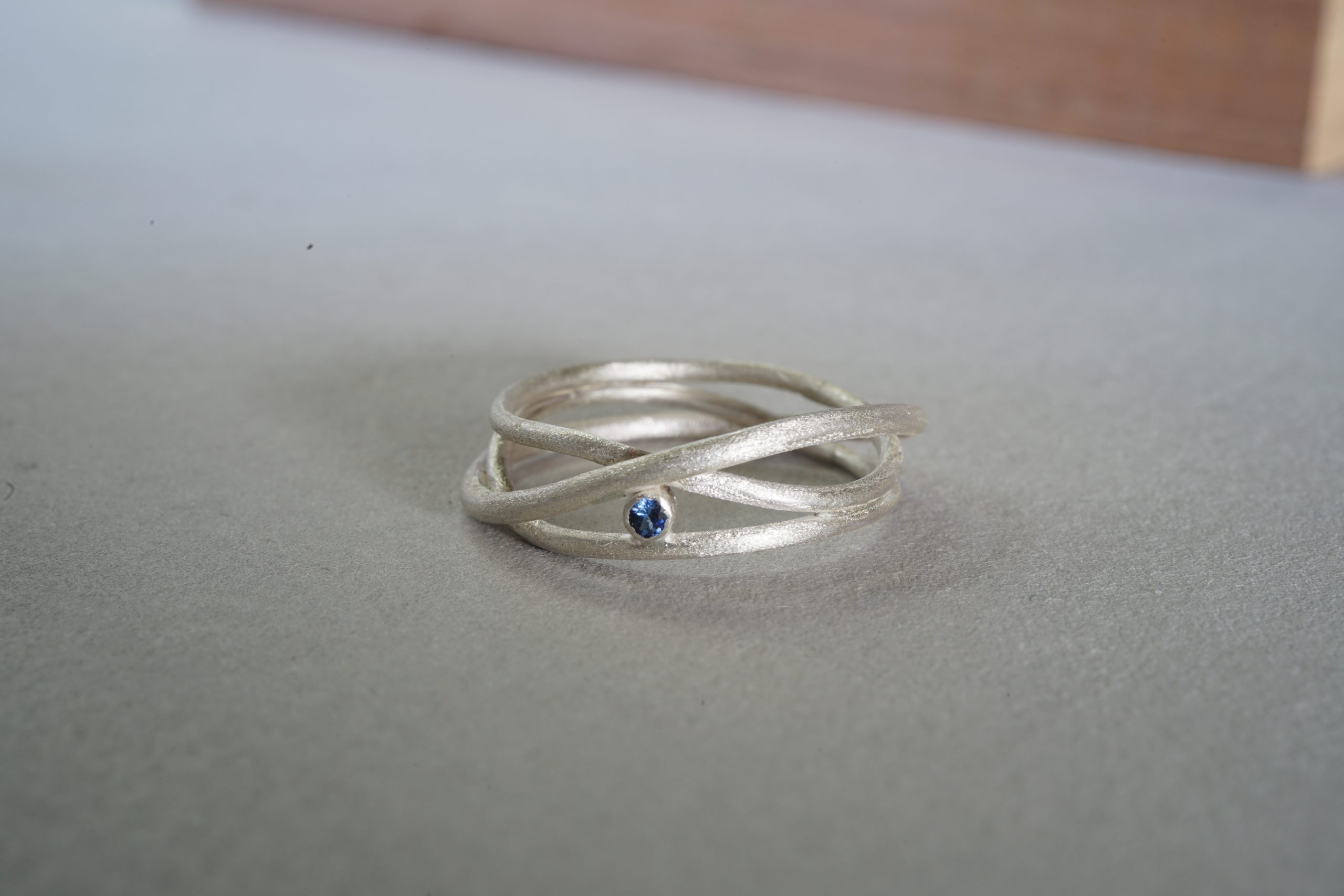 Anillo de pedida en oro blanco reciclado - Imagen 5