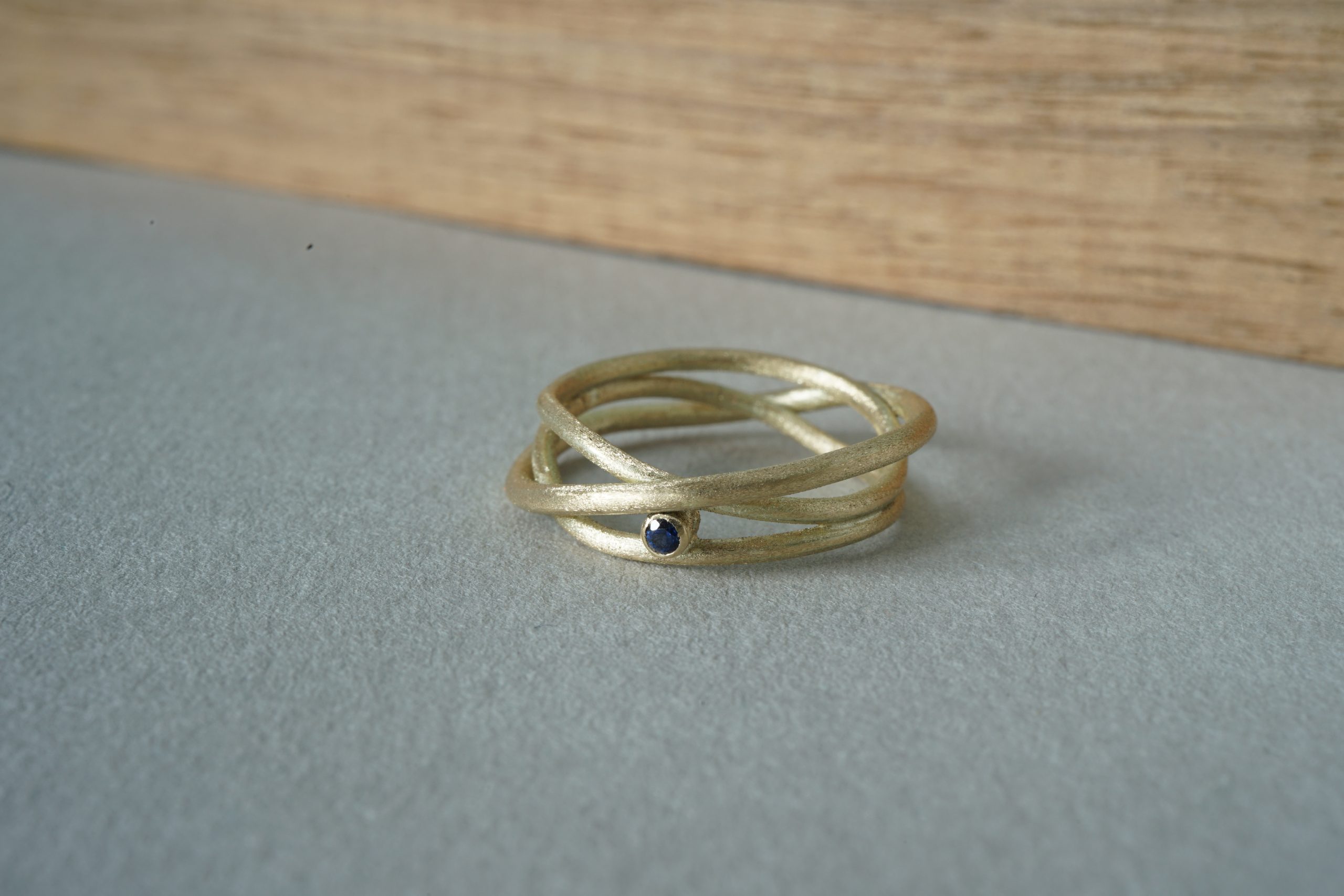 Anillo de pedida en oro blanco reciclado - Imagen 6