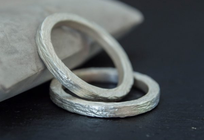 Anillos de compromiso y boda: elige tu joya artesanal perfecta en España