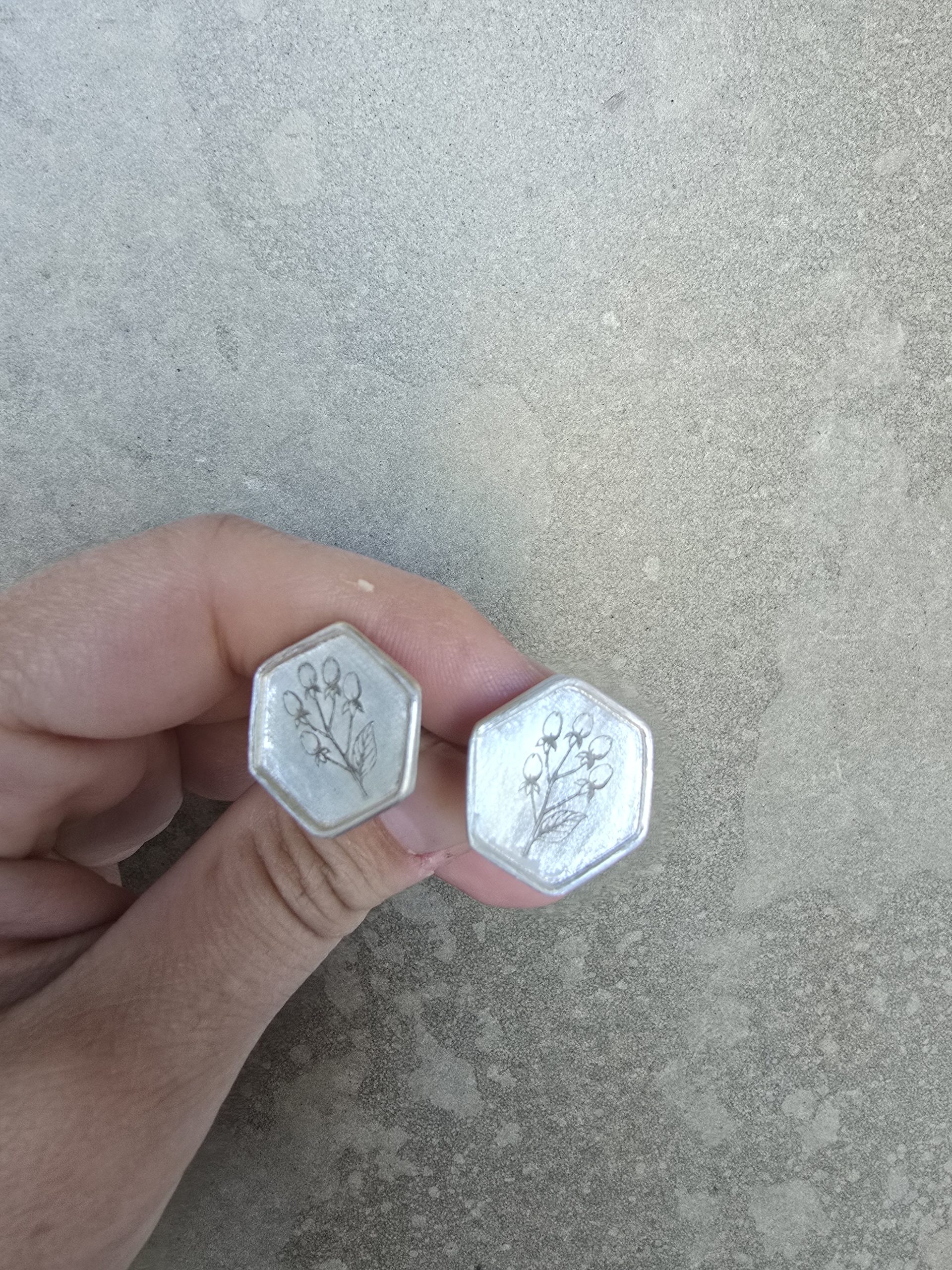 Gemelos hexagonales de plata con grabado 5 Gemelos hexagonales de plata con grabado - Imagen 3