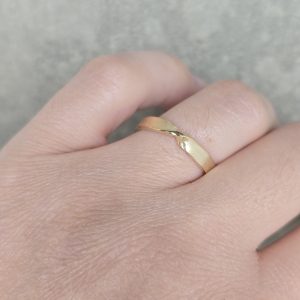 Alianza Möbius 3 mm en oro reciclado aportado por el cliente – TessJewels