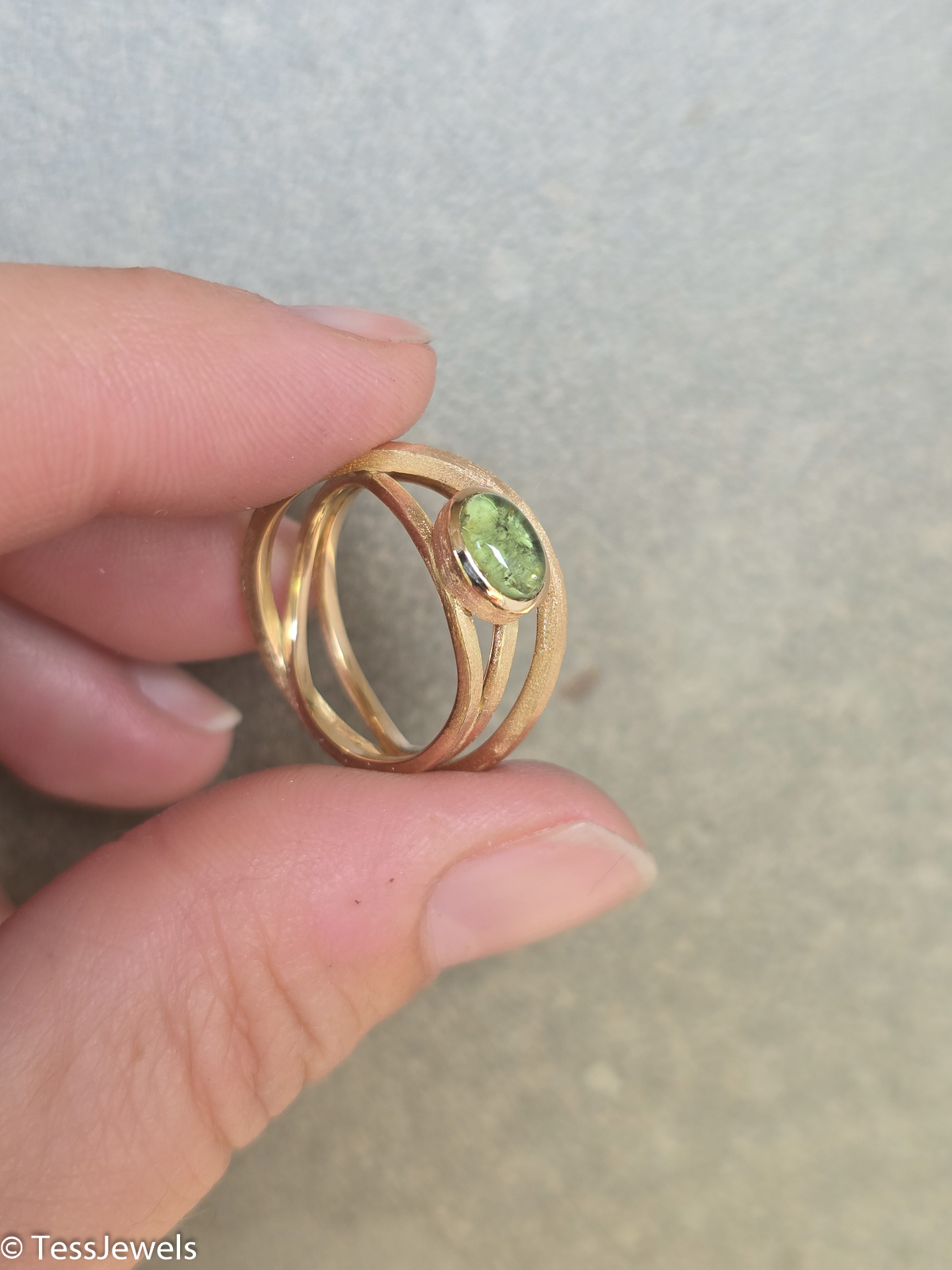 Anillo Horus de oro reciclado con cenizas 5 Anillo Horus de oro reciclado con cenizas - Imagen 3