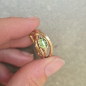 Anillo Horus con cabujón grande y cenizas en plata – TessJewels