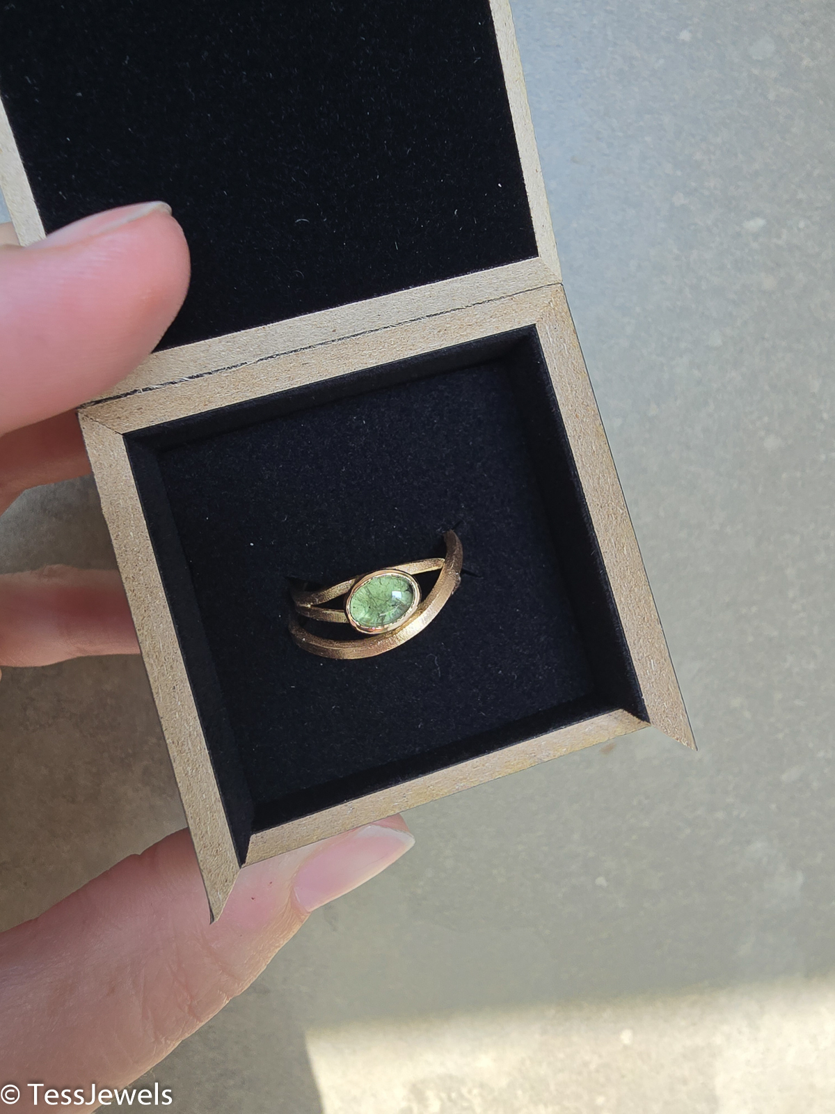 Anillo Horus de oro reciclado con cenizas 23 Anillo Horus de oro reciclado con cenizas - Imagen 12