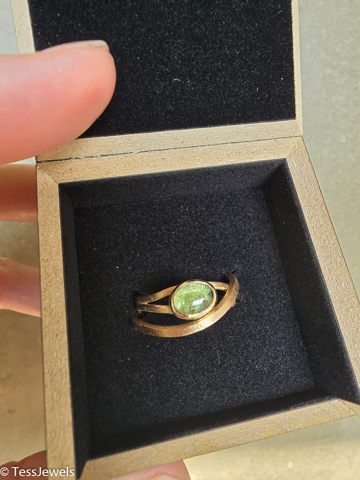 Anillo Horus de oro reciclado con cenizas 25 Anillo Horus de oro reciclado con cenizas - Imagen 13