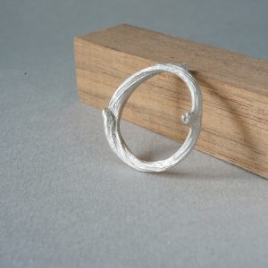 anillo rama de vid plata