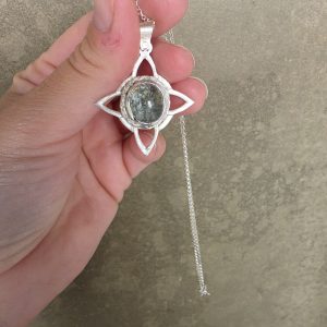 colgante nudo celta con cenizas