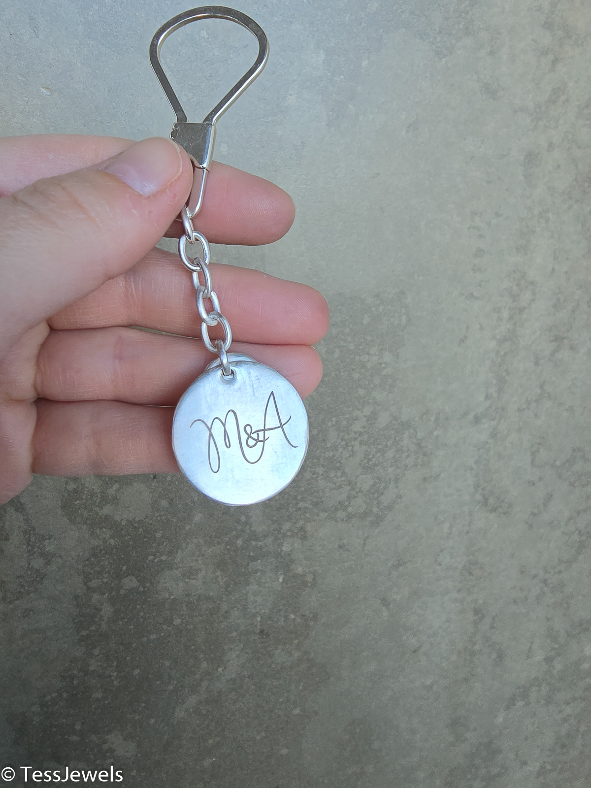 Llavero artesanal con doble placa 11 Llavero personalizado plata hecho a mano - TessJewels