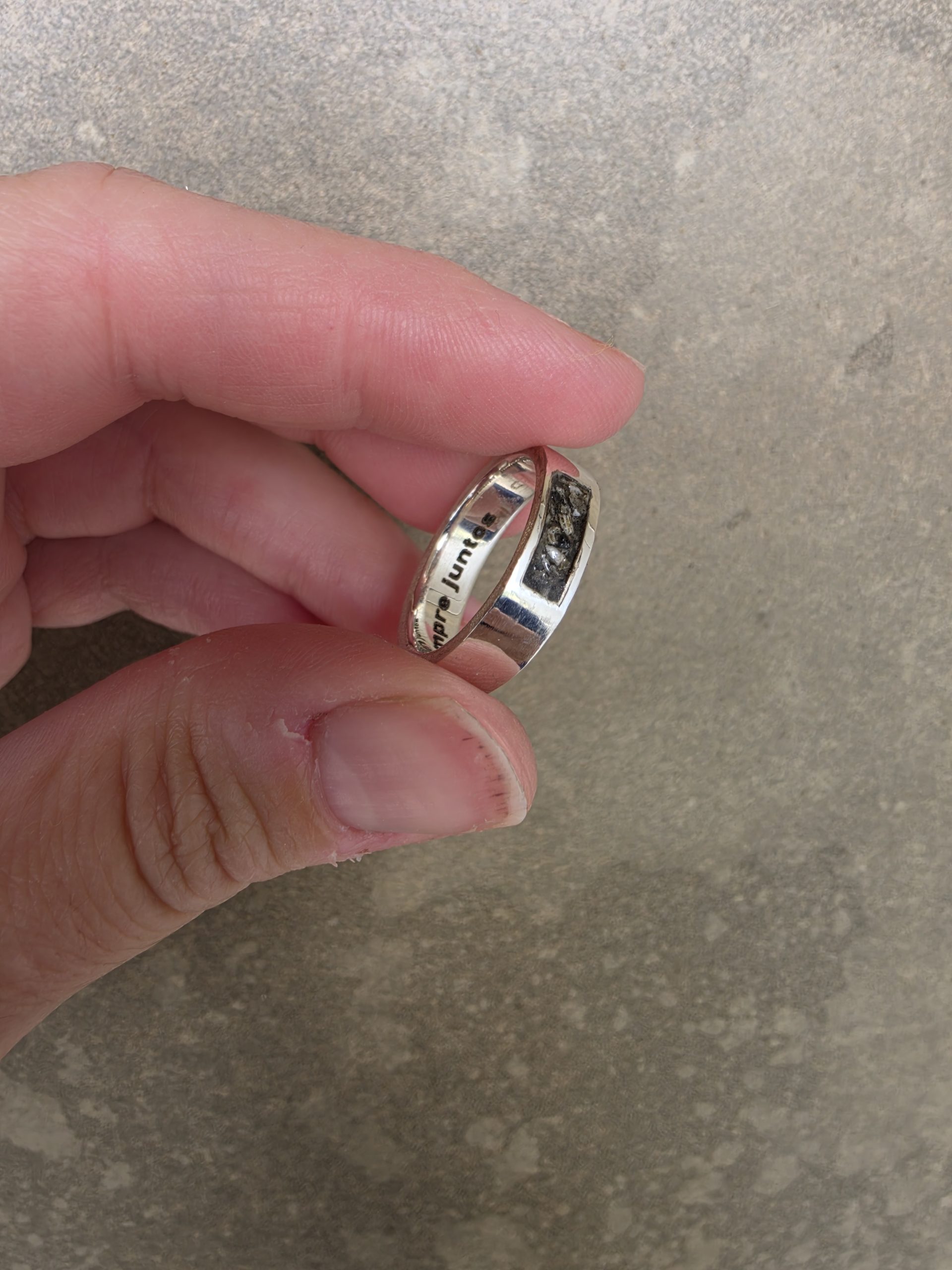 Anillocon cenizas surco