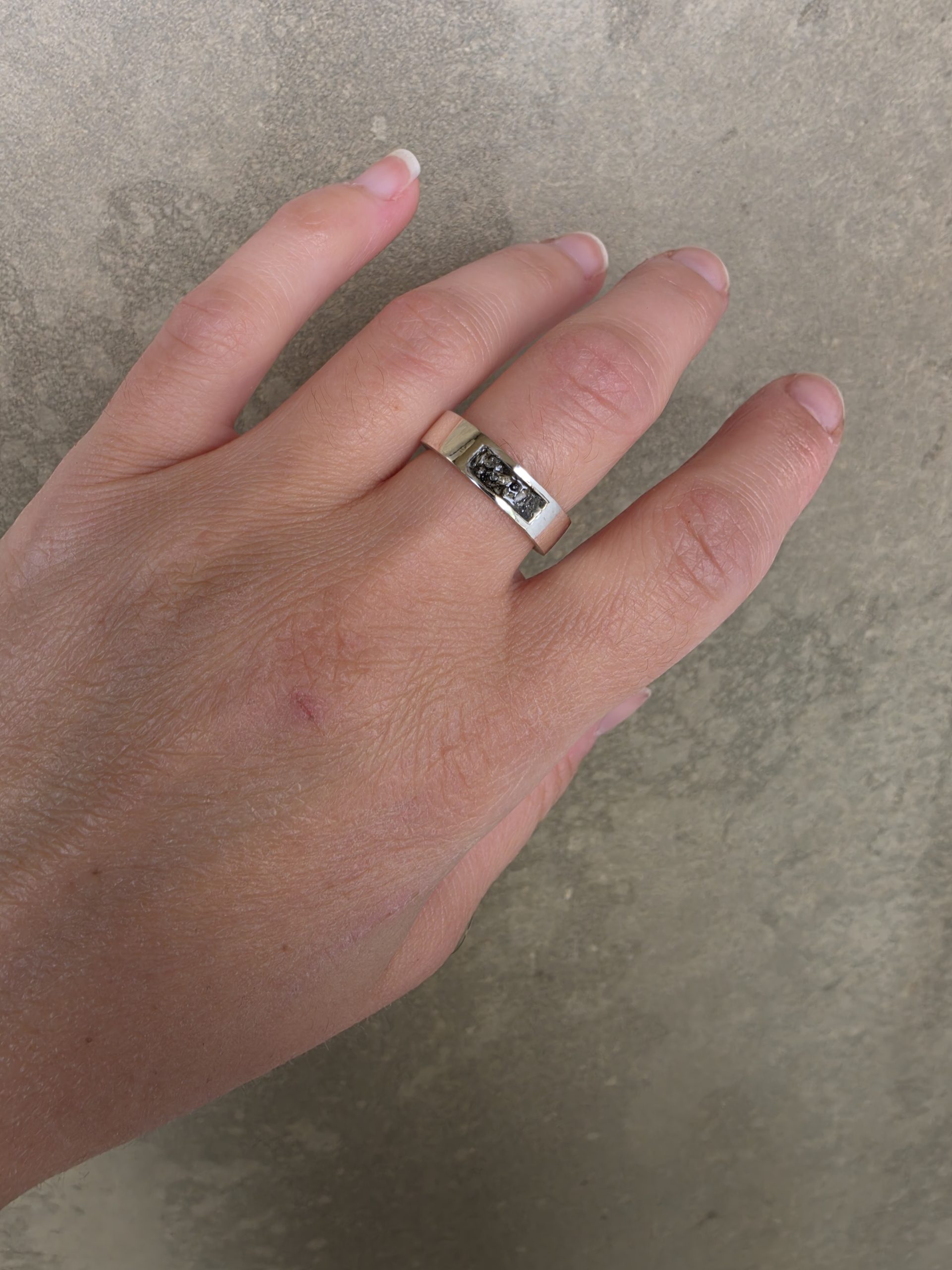Anillo-con-cenizas-Surco-Tessjewels