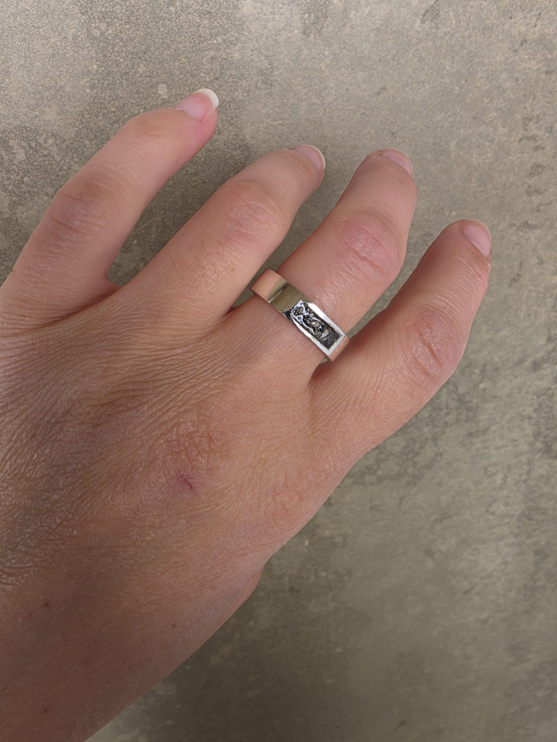 Anillo Surco Superior con cenizas - Imagen 4