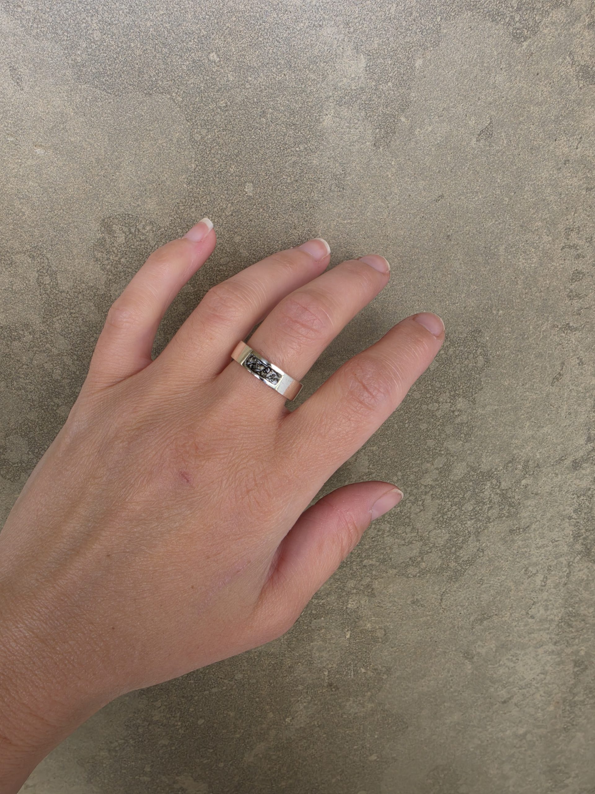 Anillo Surco Superior con cenizas - Imagen 6