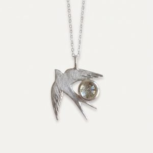 Colgante Golondrina de plata con cenizas y topacio